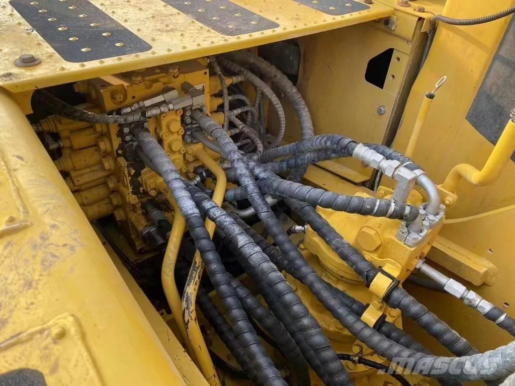 Komatsu pc 220 Lánctalpas kotrók