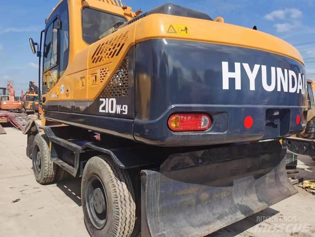 Hyundai R210W-9 Gumikerekes kotrók