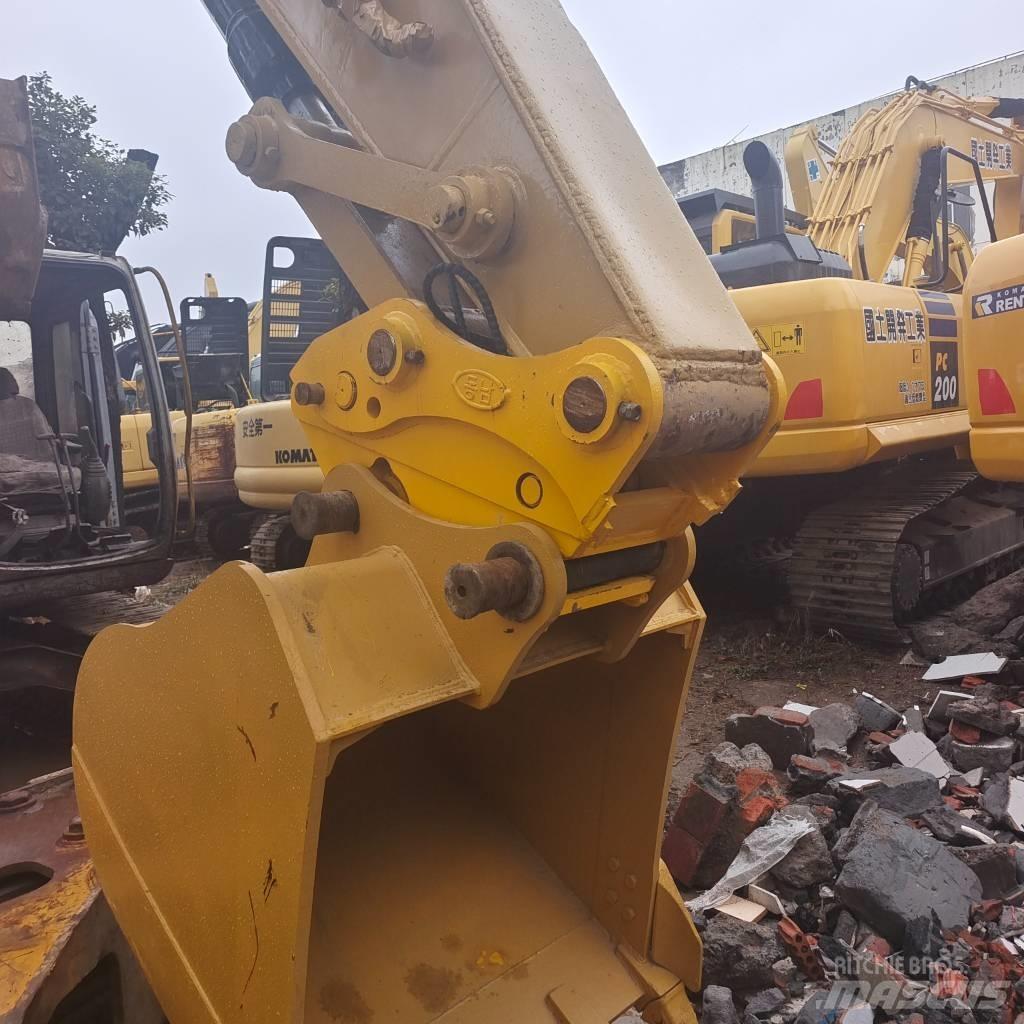 CAT 320 D Lánctalpas kotrók