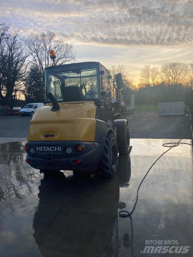 Hitachi ZW 75-6 Gumikerekes homlokrakodók