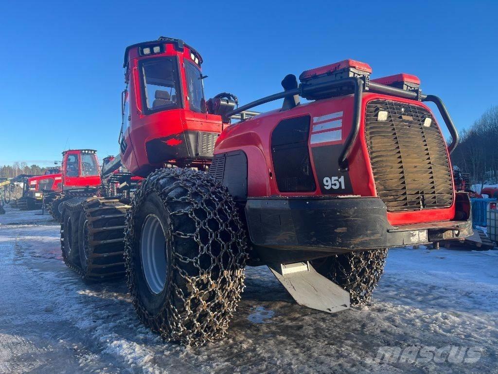 Komatsu 951 Betakarítók