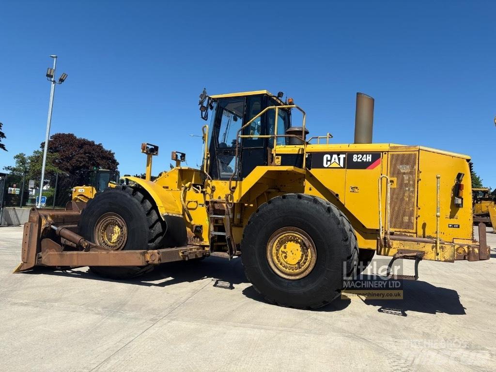 CAT 824 H gumikerekes dózer