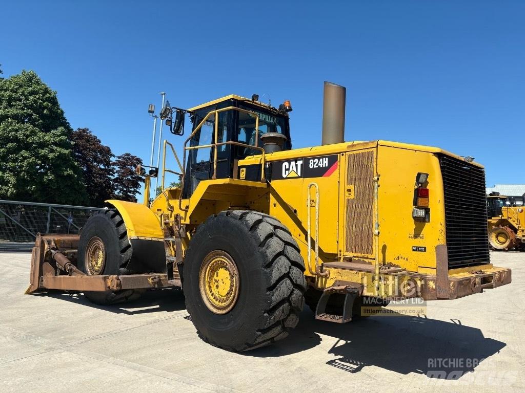 CAT 824 H gumikerekes dózer