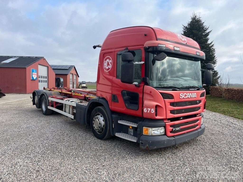 Scania P 320 Emelőhorgos rakodó