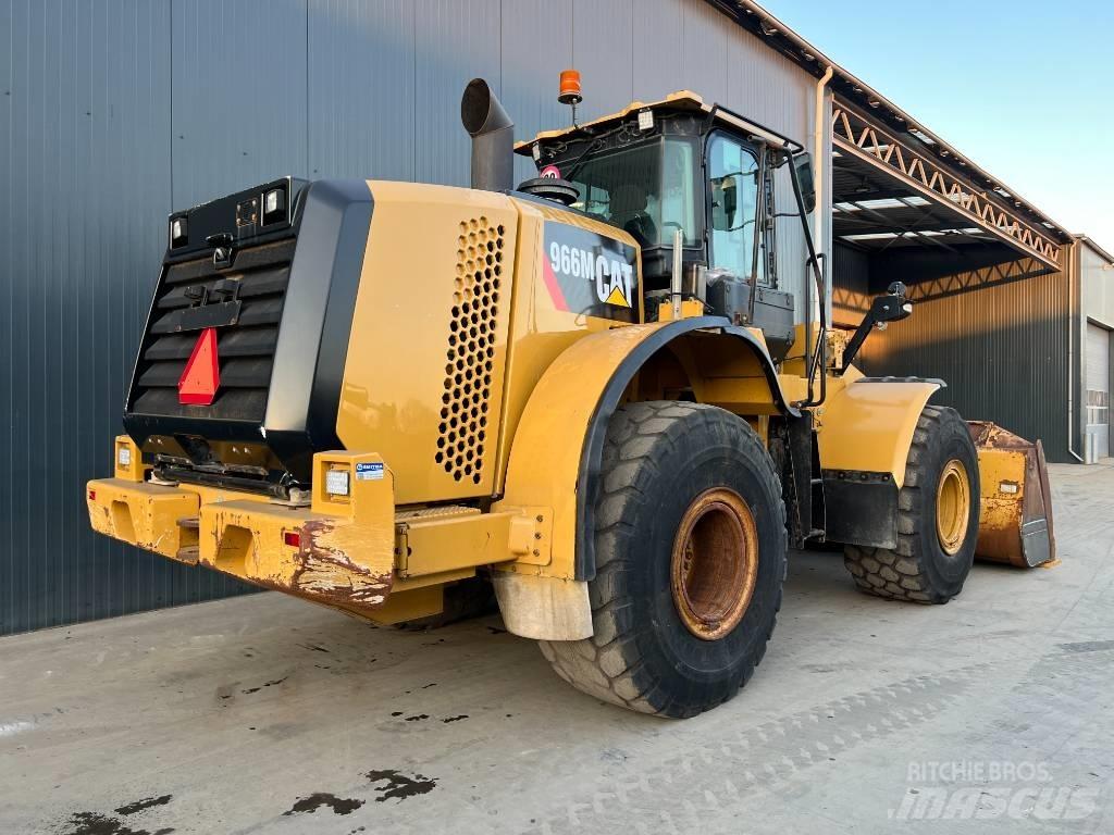 CAT 966M Gumikerekes homlokrakodók