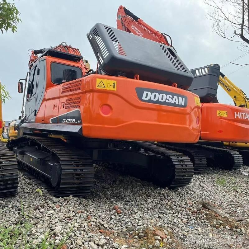 Doosan DX 225 Lánctalpas kotrók