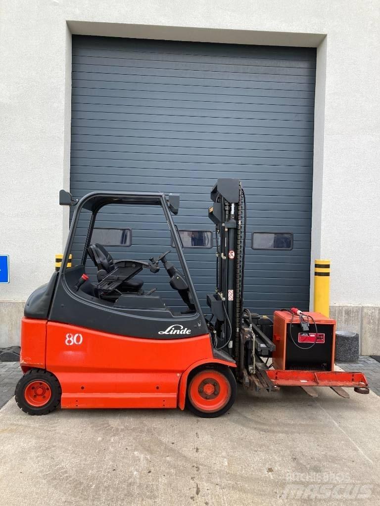 Linde E25/600/336 Magasraktári szűkfolyosós targonca