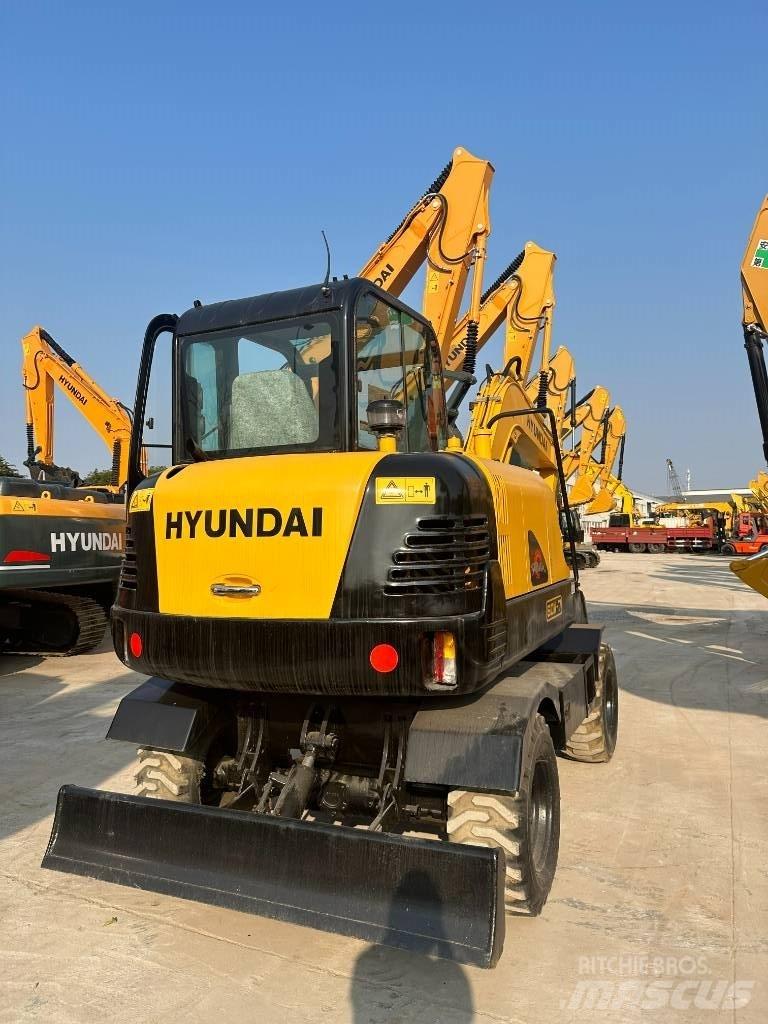 Hyundai Hyundai60W-7 Gumikerekes kotrók