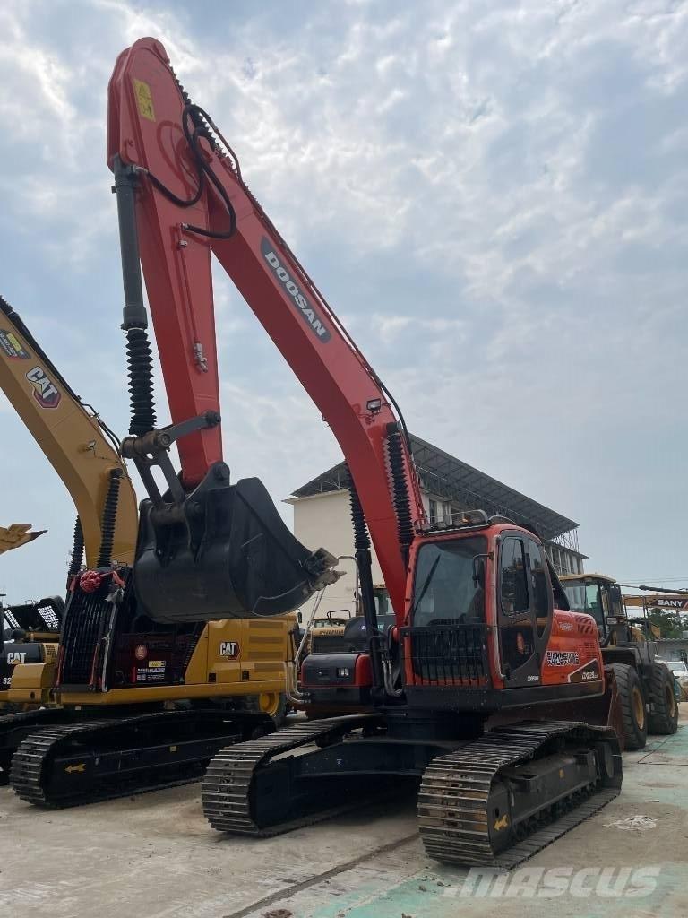 Doosan DX 225 LCA Lánctalpas kotrók