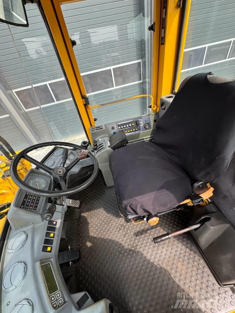 Volvo L90B Gumikerekes homlokrakodók