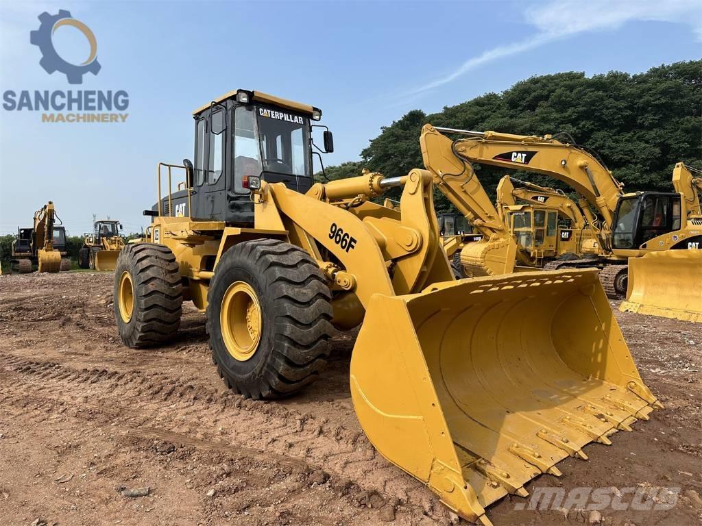 CAT 966 F Gumikerekes homlokrakodók