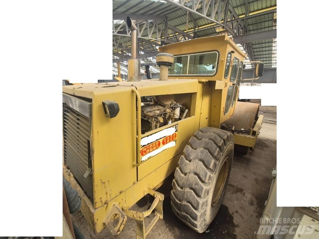CAT CS 563 Ikerdobos hengerek