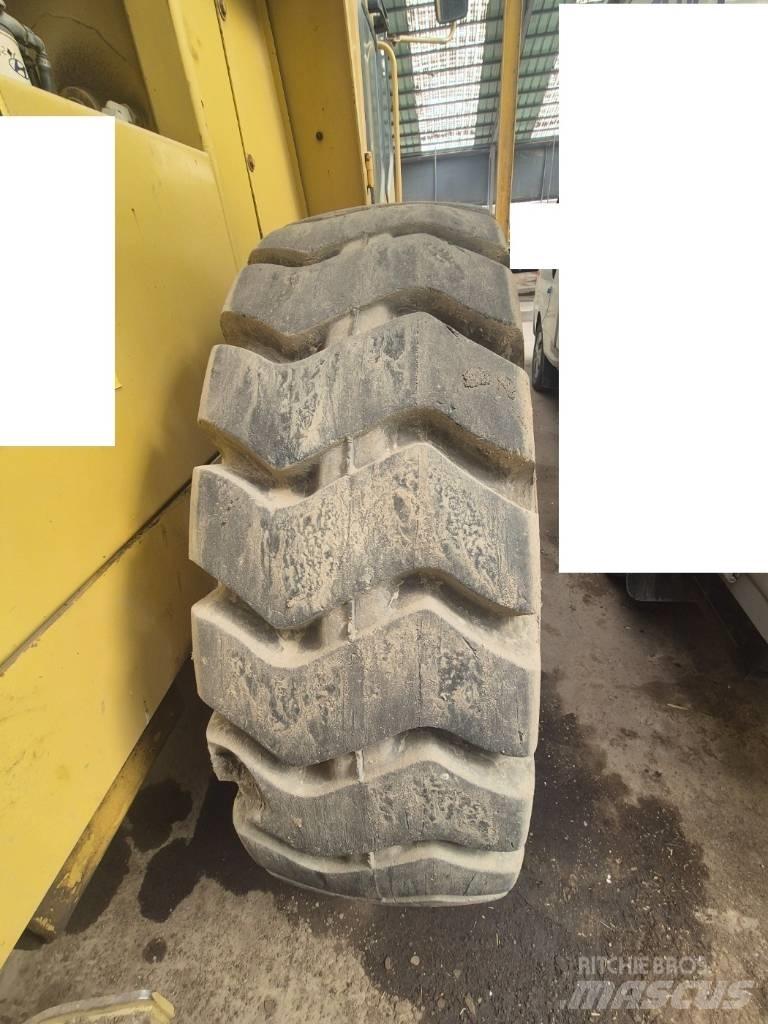 CAT CS 563 Ikerdobos hengerek