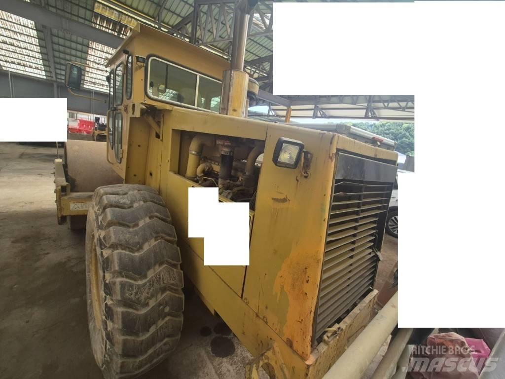 CAT CS 563 Ikerdobos hengerek