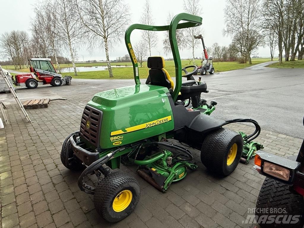 John Deere 8800 Ráülős fűnyírók