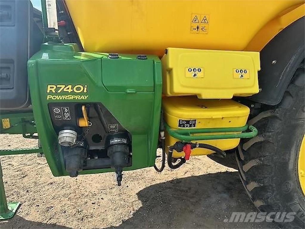 John Deere R740i Vontatott trágyaszórók