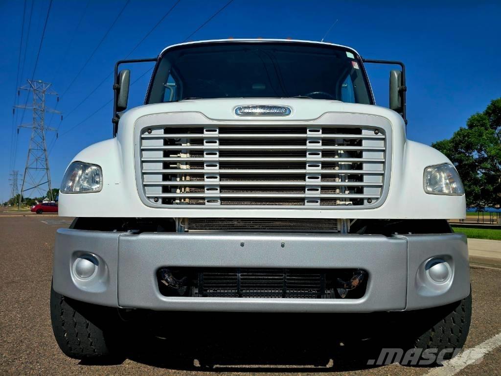 Freightliner M 106 Billenő teherautók