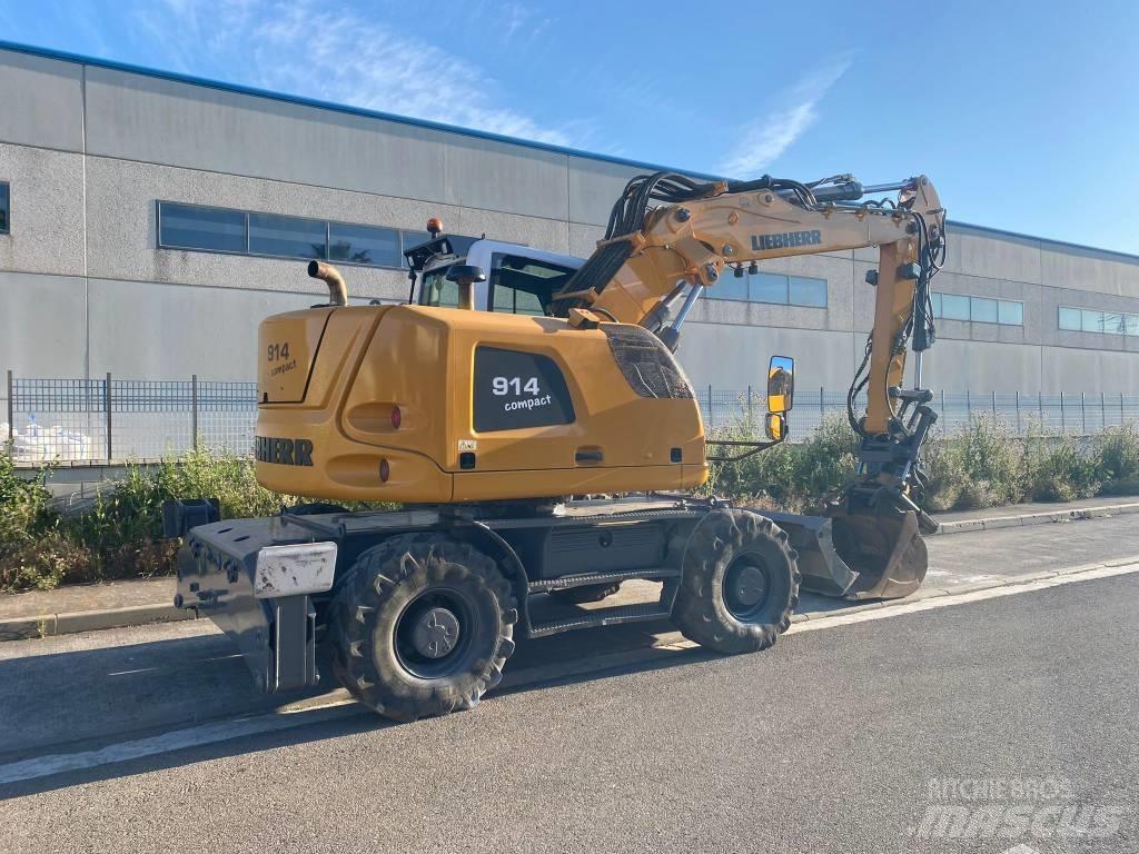 Liebherr A 914 Gumikerekes kotrók