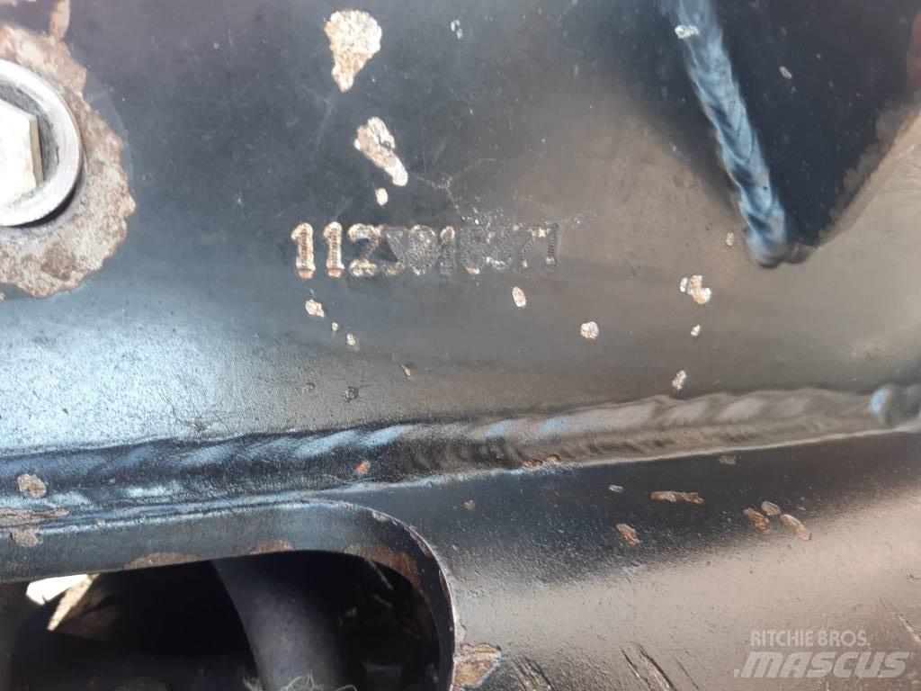 Komatsu 931.2 Betakarítók