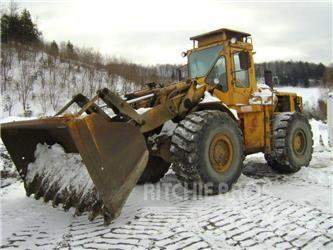 CAT 980B Gumikerekes homlokrakodók
