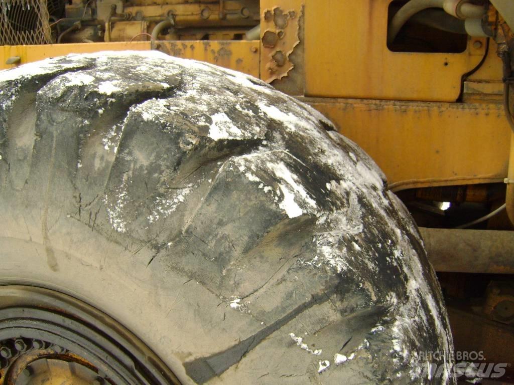 CAT 980B Gumikerekes homlokrakodók