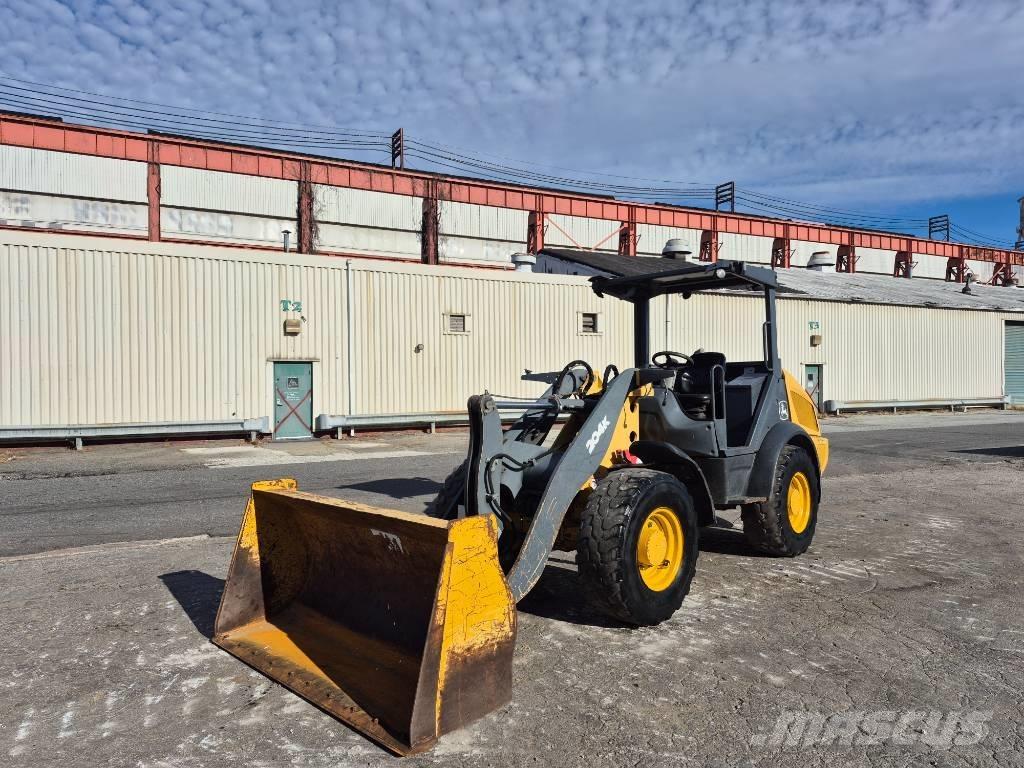 John Deere 204 K Gumikerekes homlokrakodók