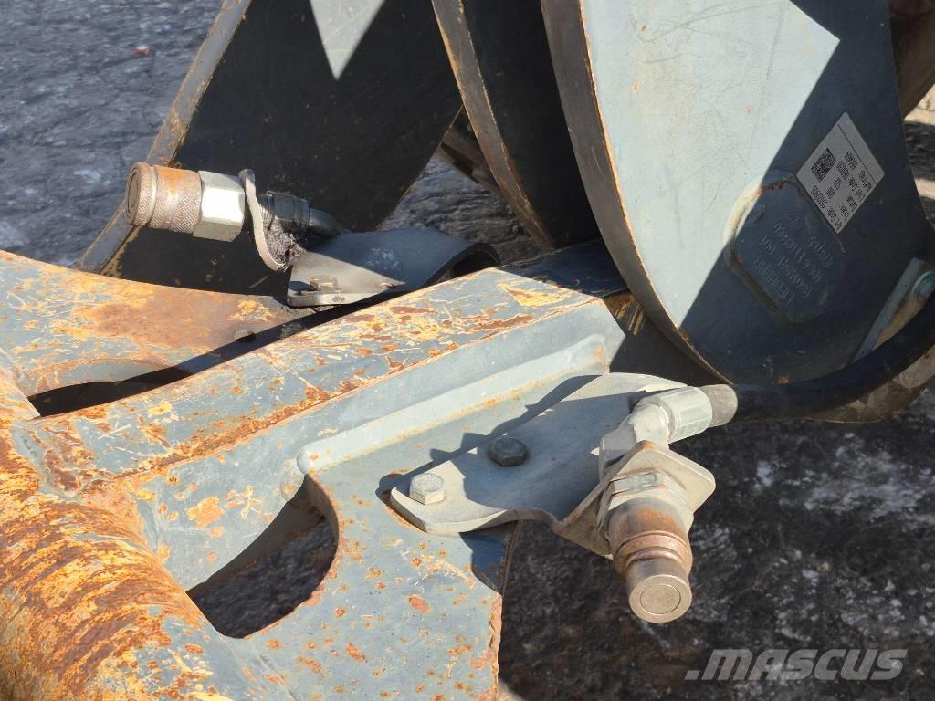 John Deere 204 K Gumikerekes homlokrakodók