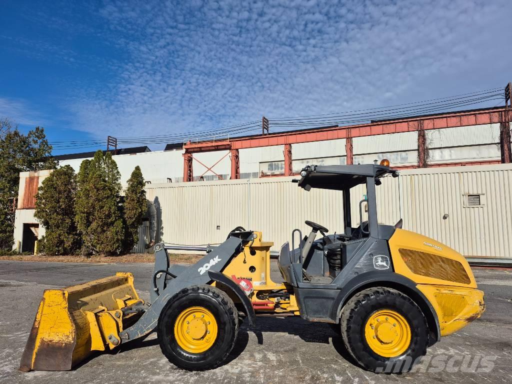 John Deere 204 K Gumikerekes homlokrakodók