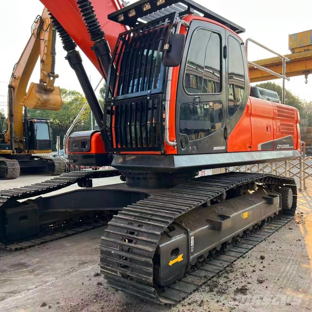 Doosan DX225LC-9C Lánctalpas kotrók