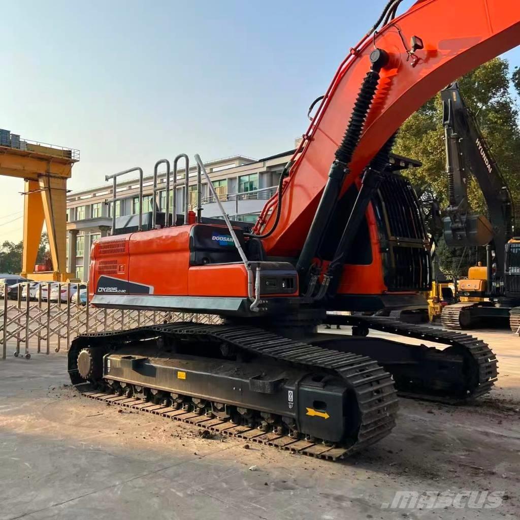 Doosan DX225LC-9C Lánctalpas kotrók