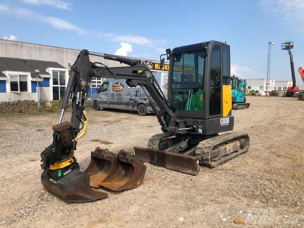 Volvo ECR 25 D Mini kotrók < 7t