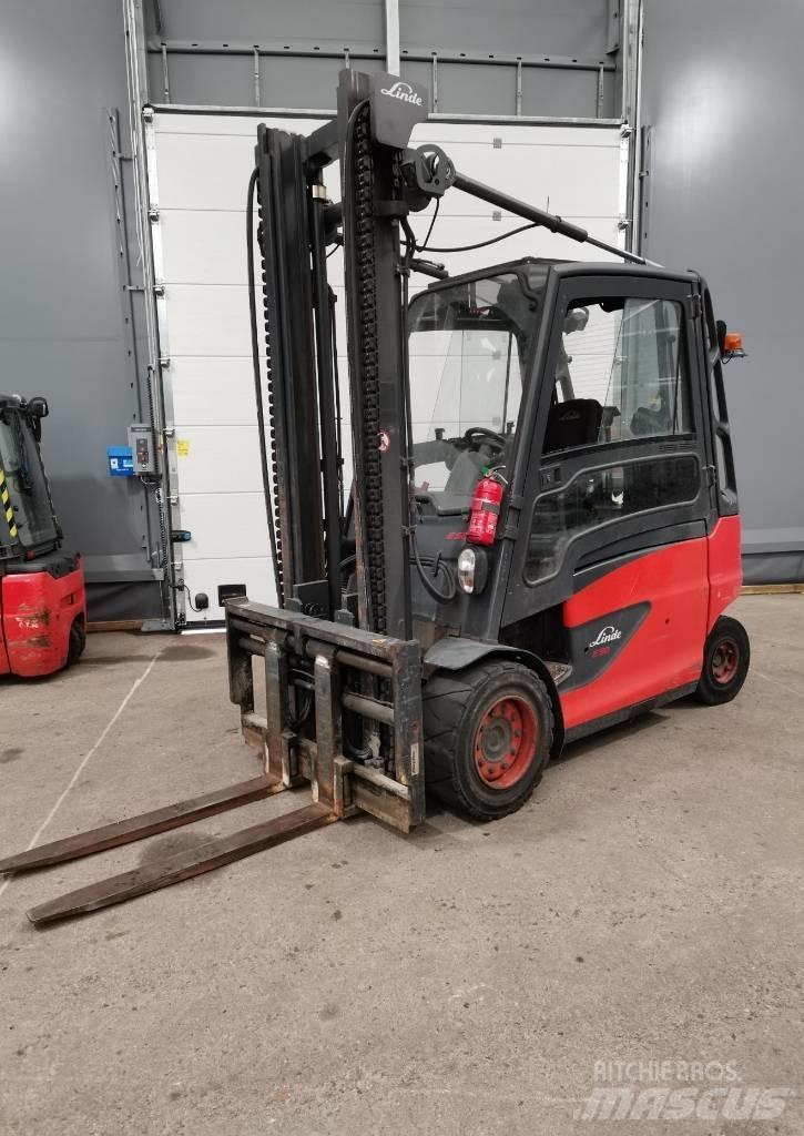 Linde E50HL-01 Elektromos targoncák