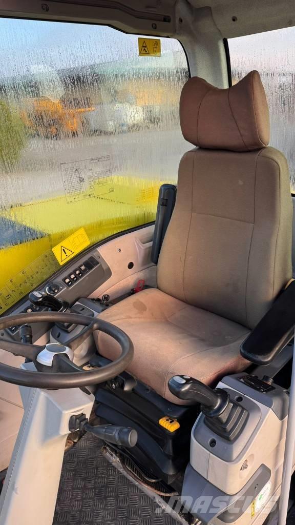 New Holland MH 2.6 Gumikerekes kotrók