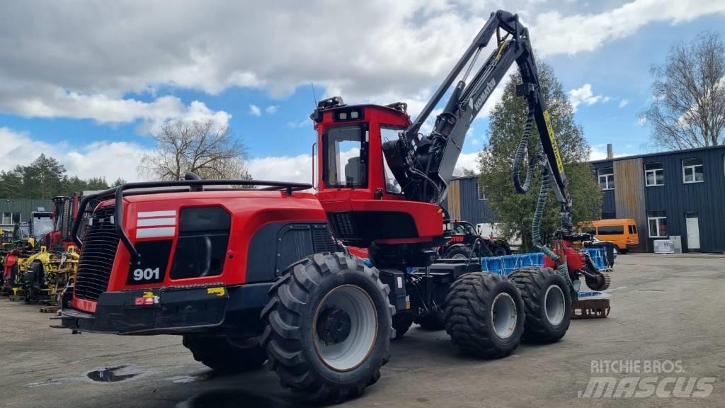 Komatsu 901 Betakarítók
