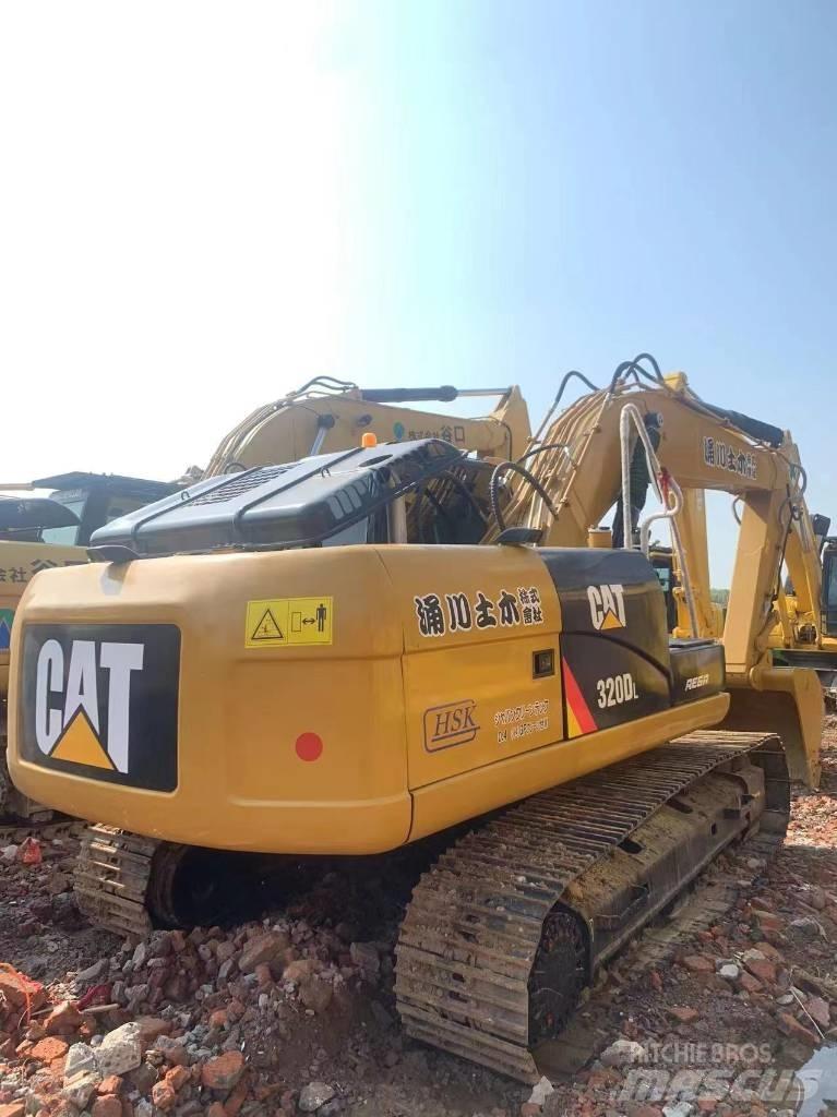 CAT 320 D L Lánctalpas kotrók
