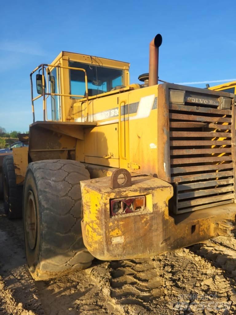 Volvo L180C Gumikerekes homlokrakodók