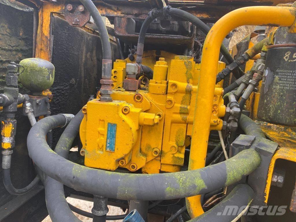 JCB JS 130 Lánctalpas kotrók