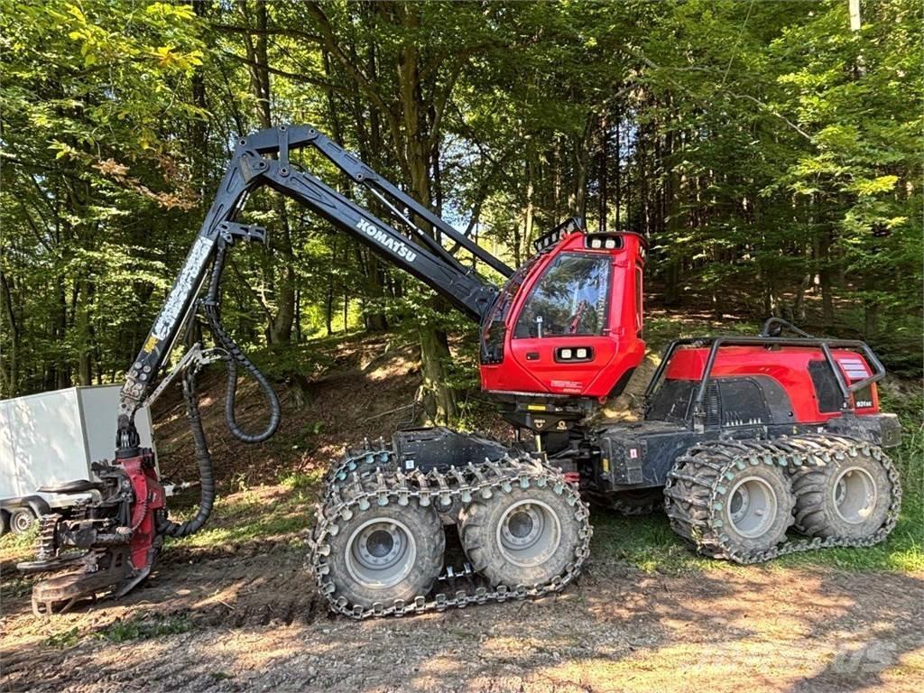 Komatsu 931 XC Betakarítók