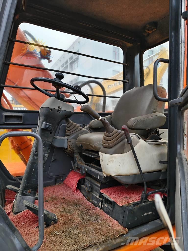 Hitachi EX 100 W D Gumikerekes kotrók
