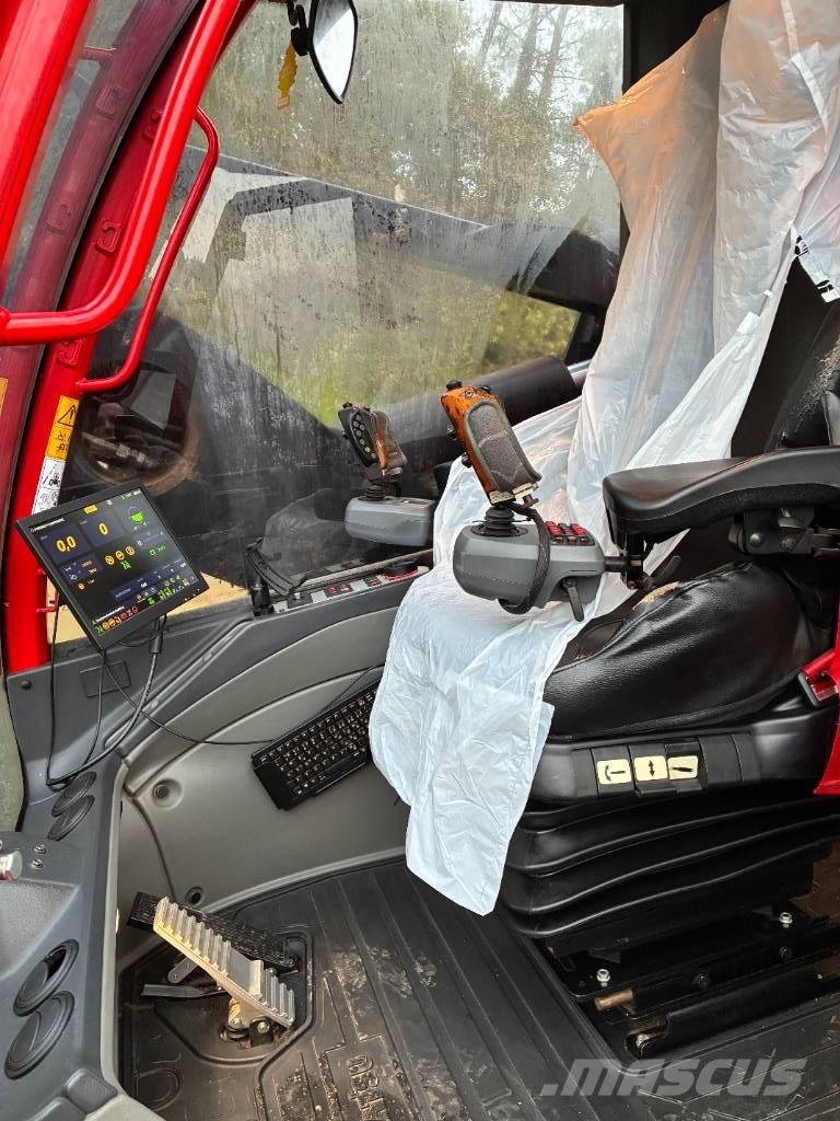 Komatsu 901 Betakarítók