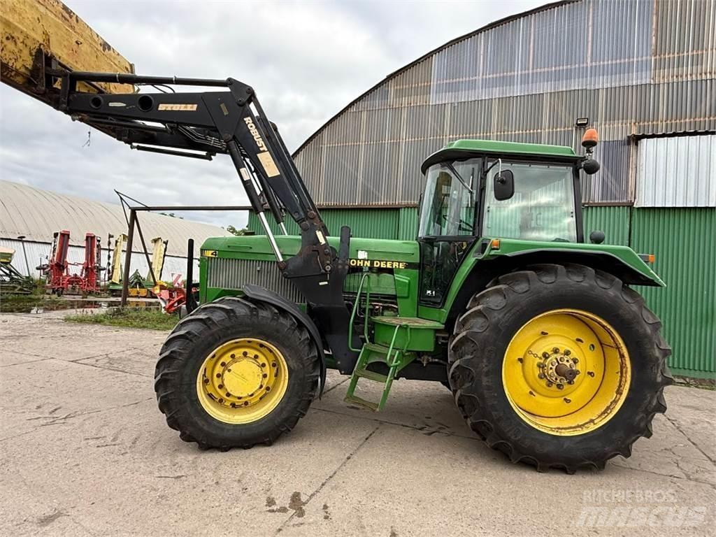 John Deere 4755 Traktorok