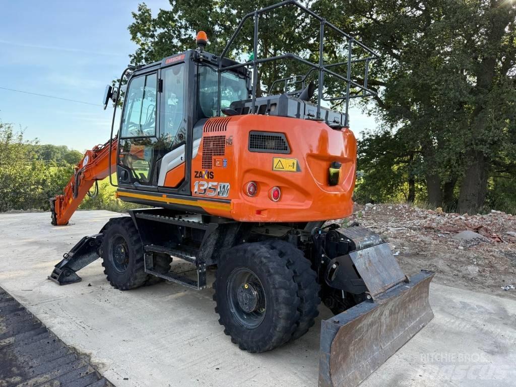 Hitachi ZX 135 W-7 Gumikerekes kotrók