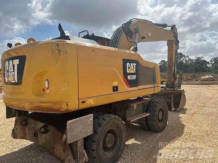 CAT M320F Speciális kotrók