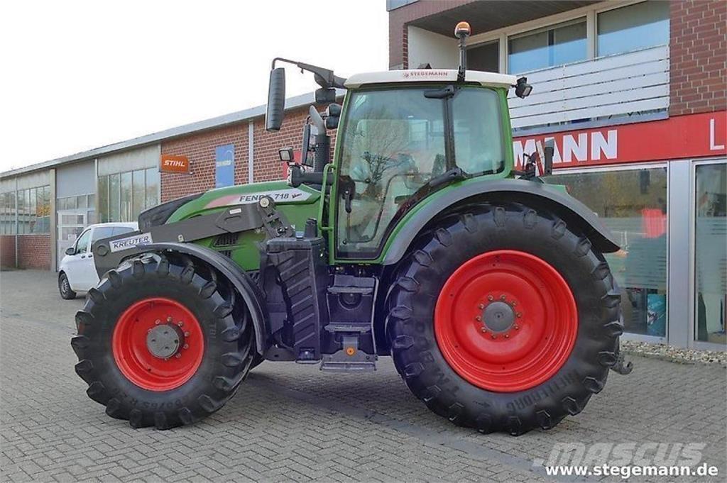 Fendt 718 vario s4 Traktorok