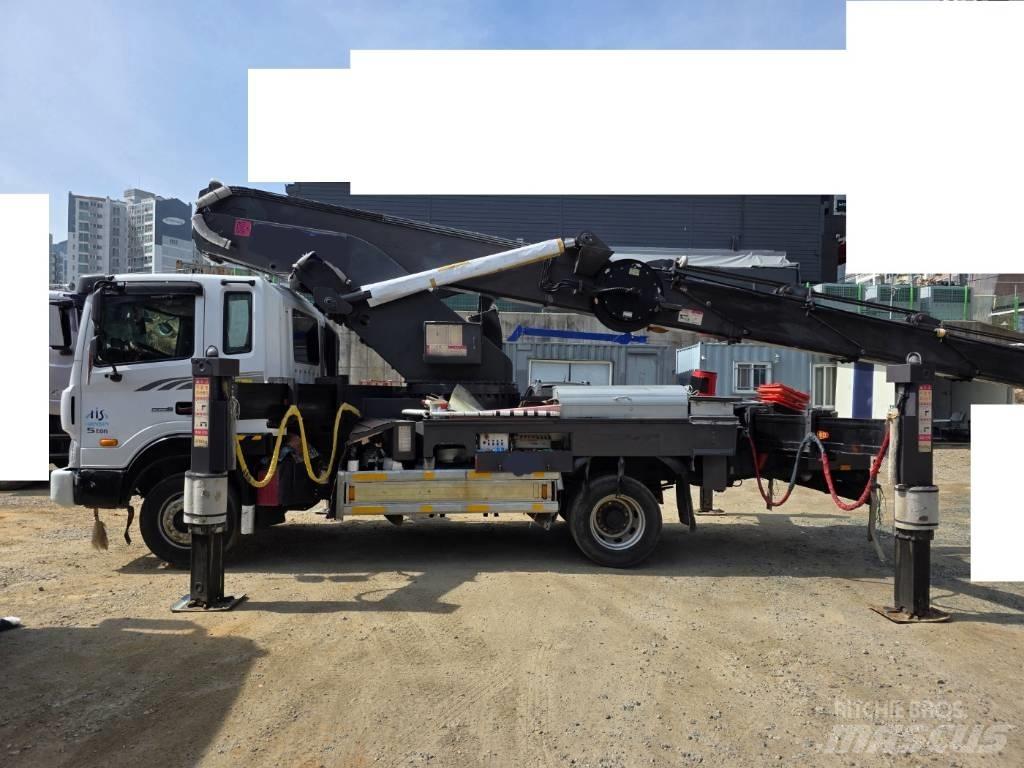 Hyundai HS3870 Teherautóra szerelt emelők és állványok
