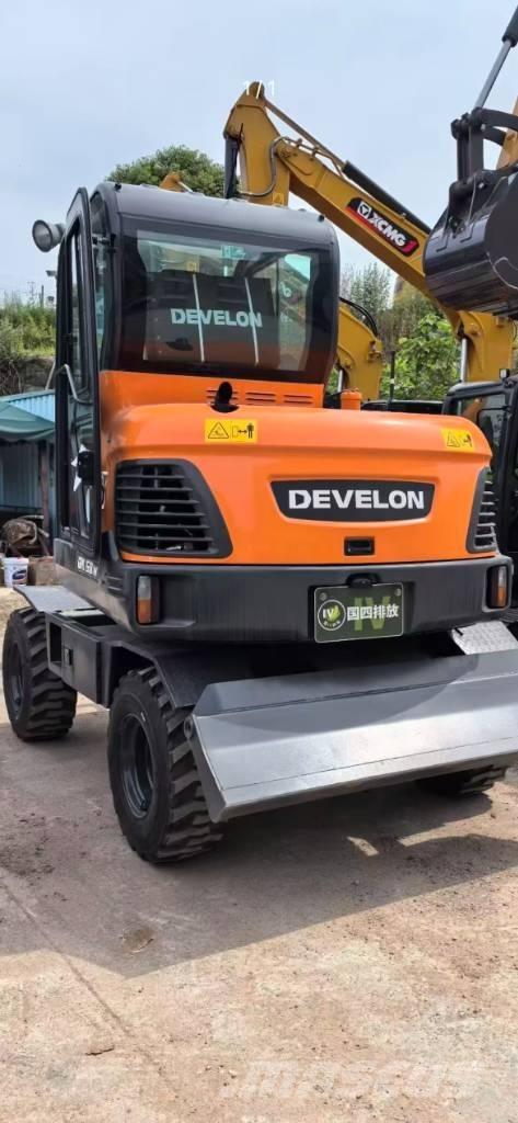 Develon DX60W ECO Gumikerekes kotrók