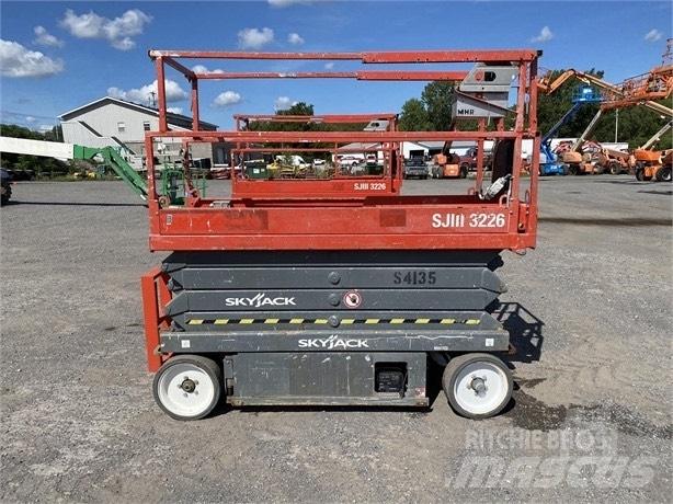 SkyJack SJ III 3226 Ollós emelők