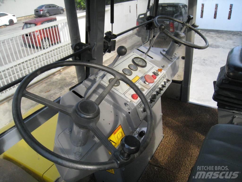 Dynapac CS 141 Ikerdobos hengerek