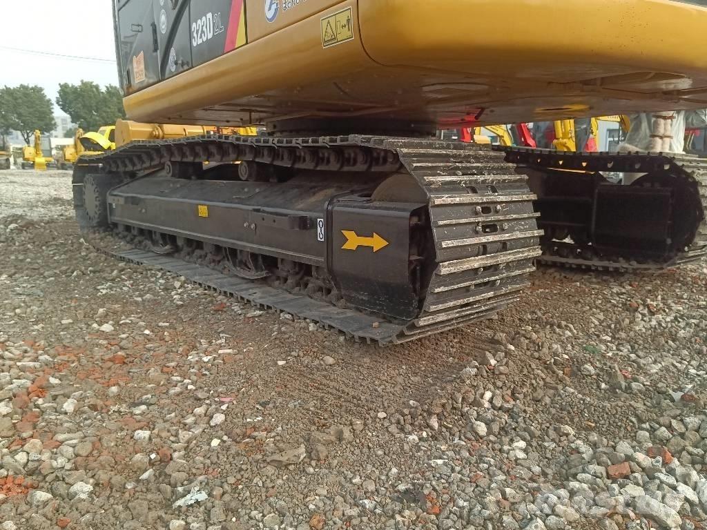 CAT 323 D Lánctalpas kotrók