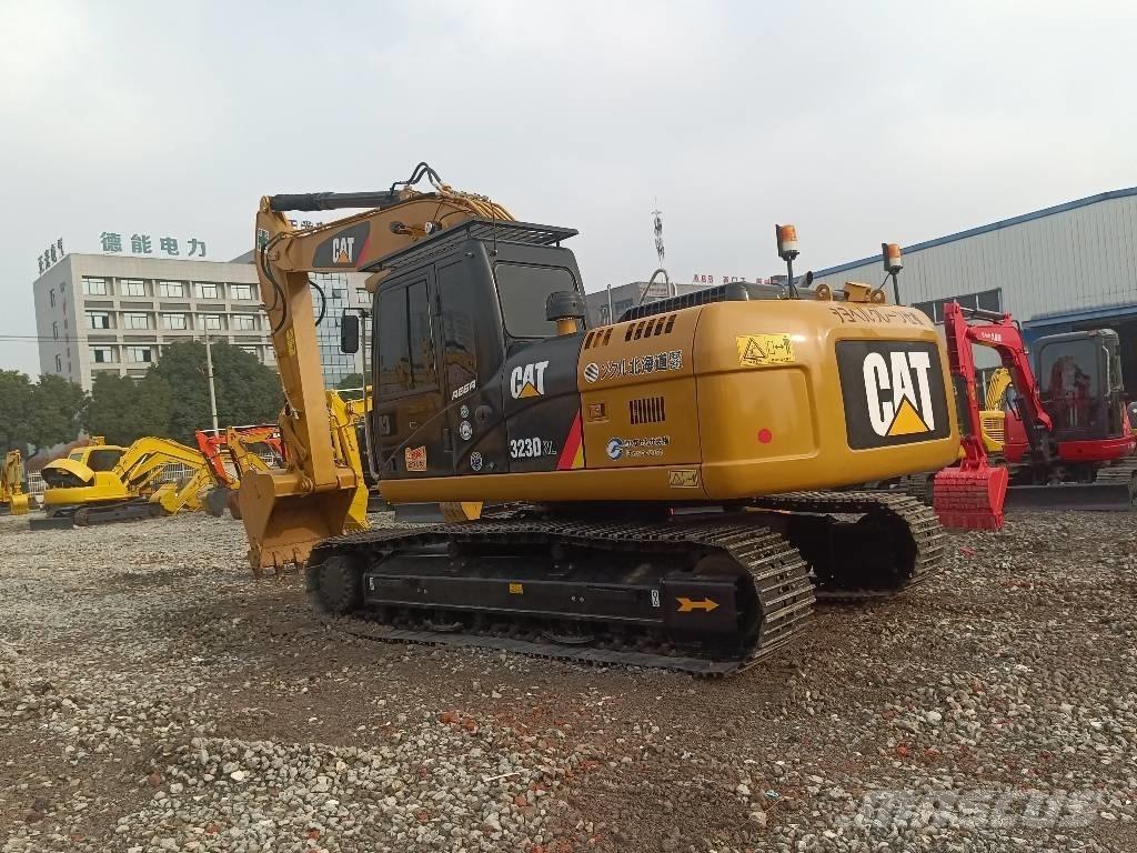 CAT 323 D Lánctalpas kotrók